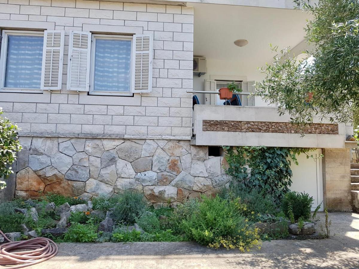 Apartmani Luka Zrnovo Exterior photo